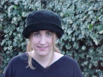 leigh32.JPG (14932 bytes)